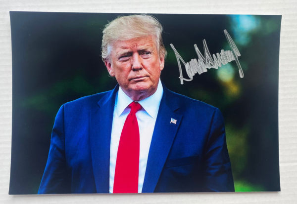 Donald Trump signed autograph 8×12 President of the USA Prime Autographs - Top Celebrity Signatures Celebrity Signatures