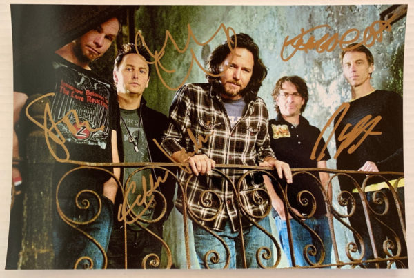 Pearl Jam signed autographed 8×12 photo Eddie Vedder autographs photograph Prime Autographs - Top Celebrity Signatures Celebrity Signatures